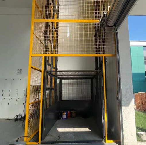 西宁导轨式升降机助力物流园破解运输难题