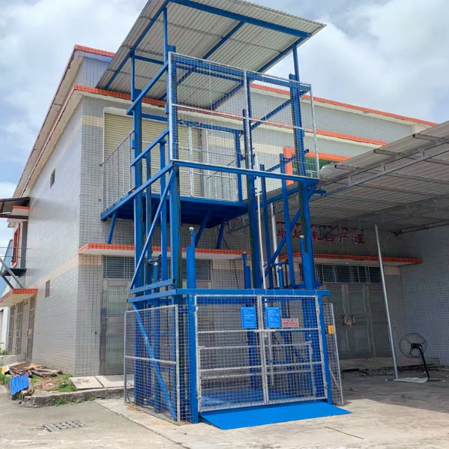 西宁建材厂室外升降货梯安装